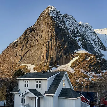 Husly - Your With Reinebringen View Villa