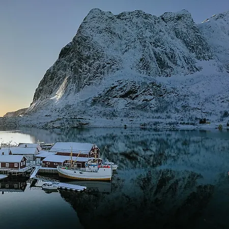 Husly - Your With Reinebringen View