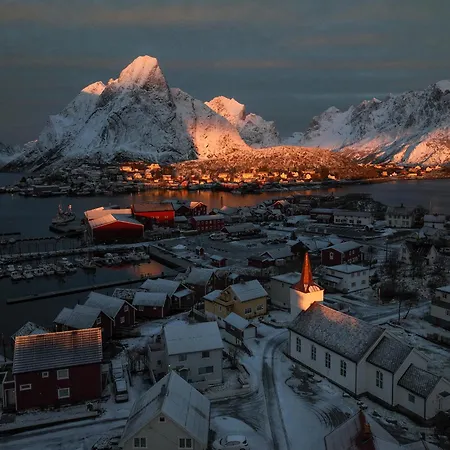 Husly - Your With Reinebringen View