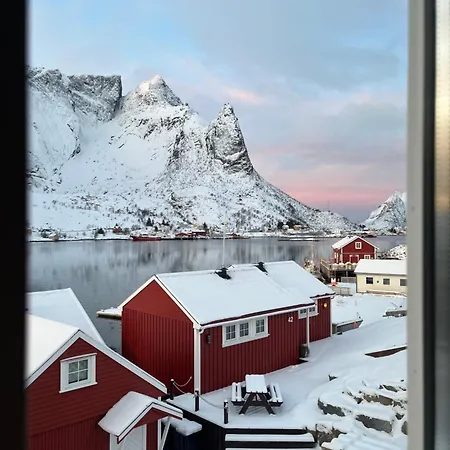 Villa Husly - Your With Reinebringen View *