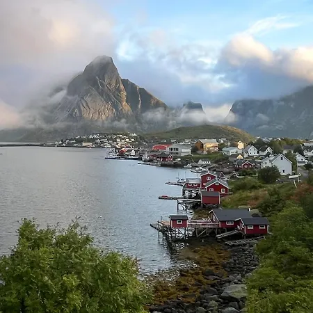 Husly - Your With Reinebringen View