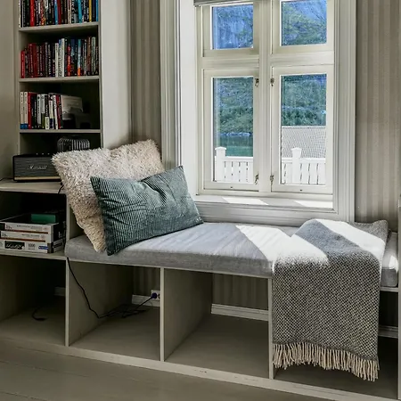 Husly - Your With Reinebringen View