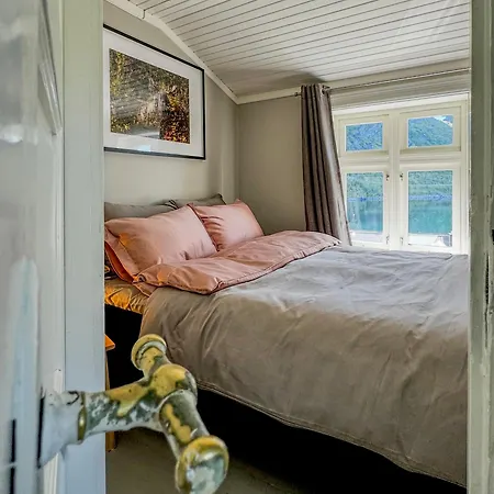 Husly - Your With Reinebringen View