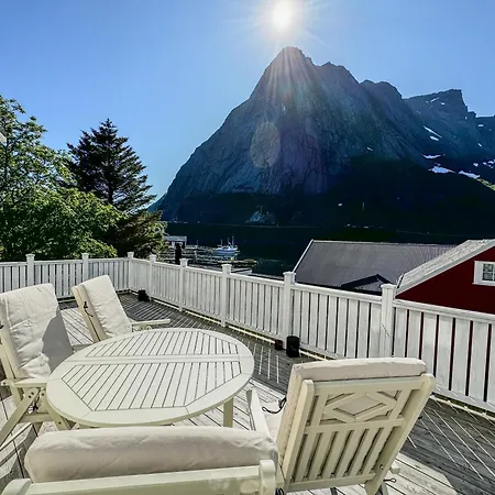 Husly - Your With Reinebringen View