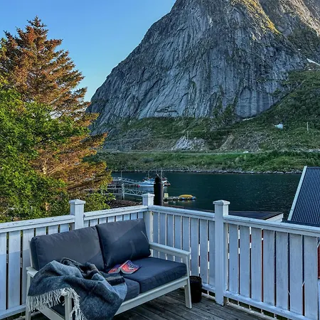 Villa Husly - Your With Reinebringen View