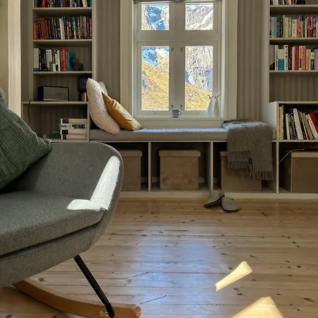 Villa Husly - Your With Reinebringen View