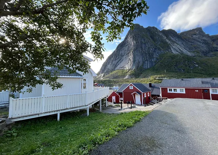 Husly - Your With Reinebringen View Villa