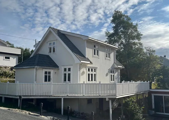 Husly - Your With Reinebringen View Reine