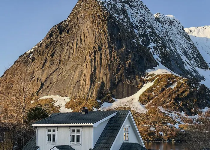 Husly - Your With Reinebringen View Villa