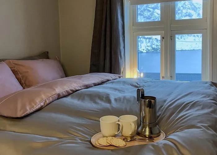 Husly - Your With Reinebringen View