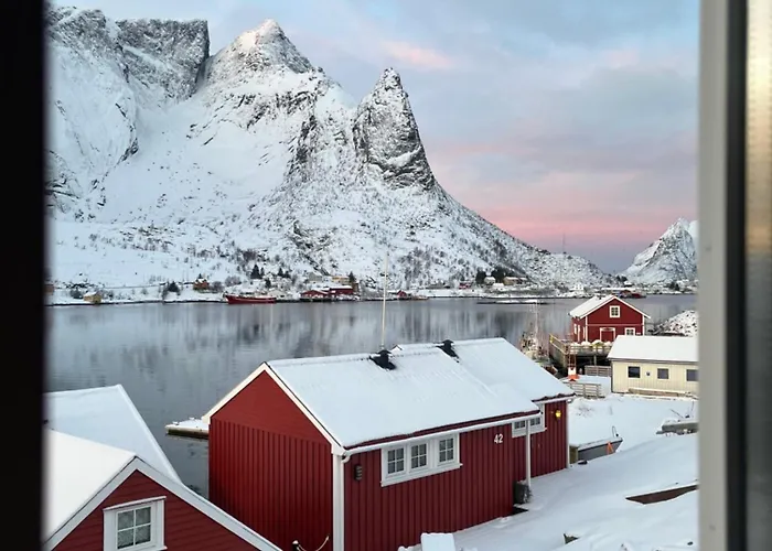 Villa Husly - Your With Reinebringen View *