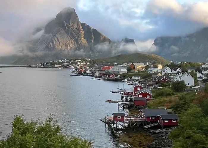 Husly - Your With Reinebringen View