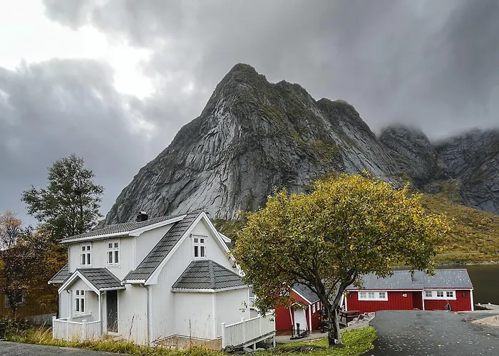 Husly - Your With Reinebringen View