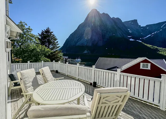 Husly - Your With Reinebringen View