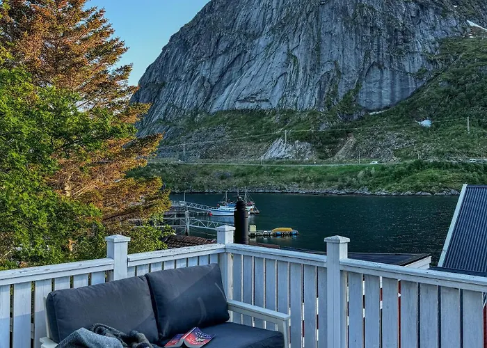 Villa Husly - Your With Reinebringen View