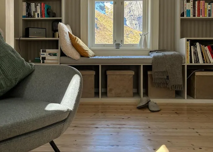 Villa Husly - Your With Reinebringen View