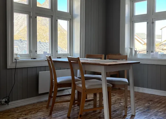 Husly - Your With Reinebringen View