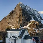Husly - Your With Reinebringen View Willa