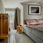 Husly - Your With Reinebringen View