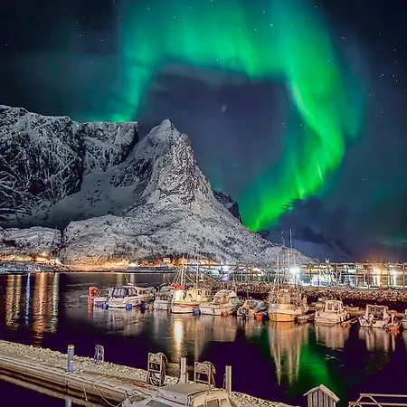 Husly - Your With Reinebringen View